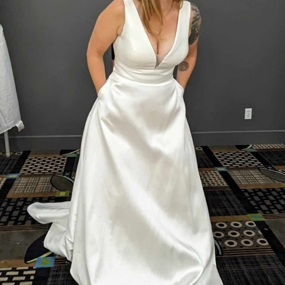 Wedding dress - Picture 3 of 4